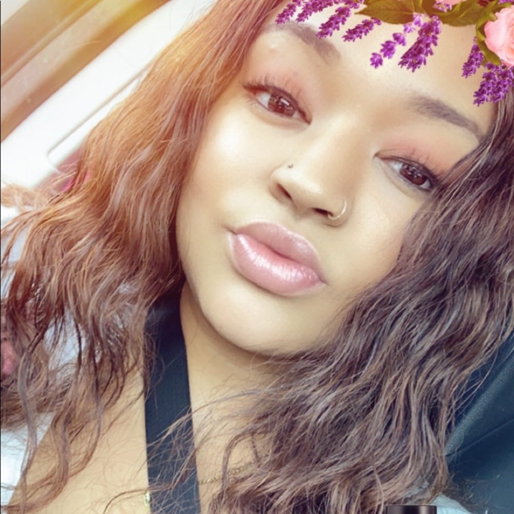 Meet your Posher, Desi